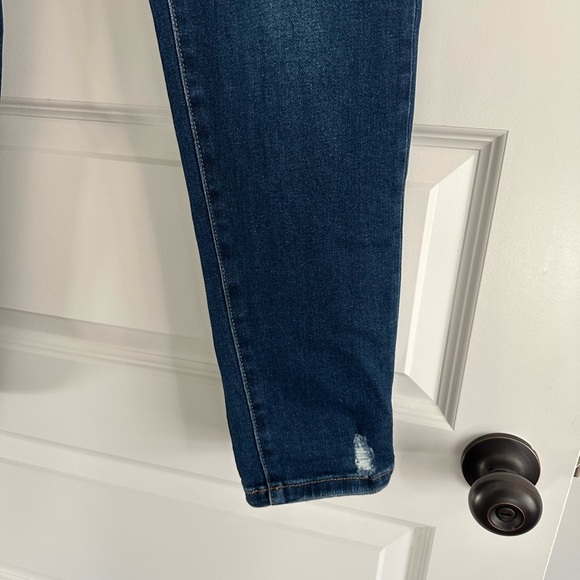 Vervet Modern Love - Distressed Roll Up Stretch Mom Jean - Picture 6 of 8